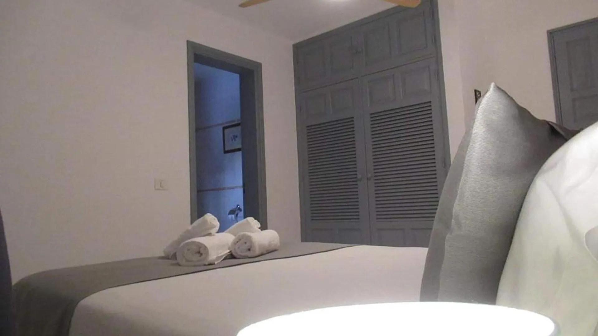 Villa With Pool And Private Access To The Beach Κοραλέχο